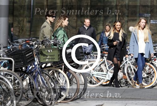 Amsterdam 30 maart 2017
Waylon haalt Joelle Witschge thuis op in zijn porsche panamera.