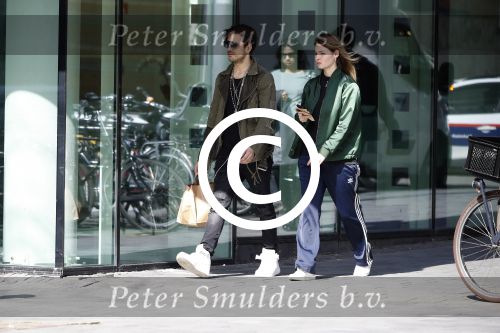 Amsterdam 30 maart 2017
Waylon haalt Joelle Witschge thuis op in zijn porsche panamera.