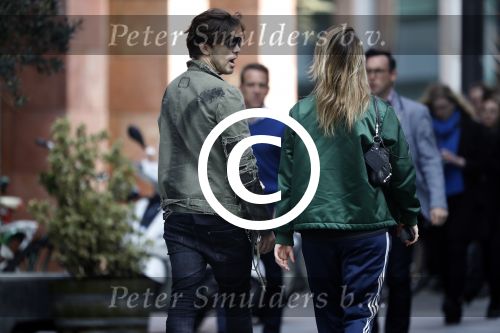 Amsterdam 30 maart 2017
Waylon haalt Joelle Witschge thuis op in zijn porsche panamera.