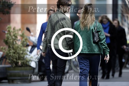 Amsterdam 30 maart 2017
Waylon haalt Joelle Witschge thuis op in zijn porsche panamera.