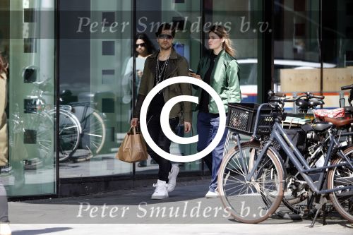 Amsterdam 30 maart 2017
Waylon haalt Joelle Witschge thuis op in zijn porsche panamera.