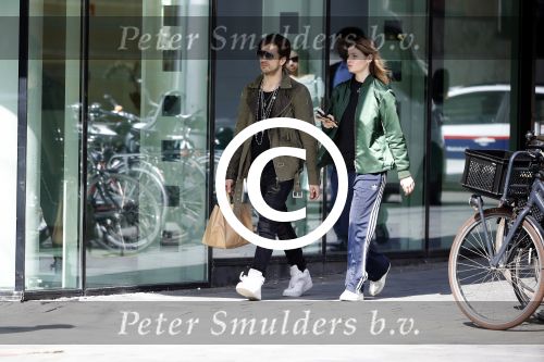 Amsterdam 30 maart 2017
Waylon haalt Joelle Witschge thuis op in zijn porsche panamera.