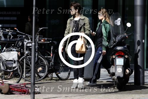 Amsterdam 30 maart 2017
Waylon haalt Joelle Witschge thuis op in zijn porsche panamera.