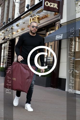 Amsterdam 28 maart 2017
Johnny heitinga met fans voor de deur bij Oger op de pc hooftstraat