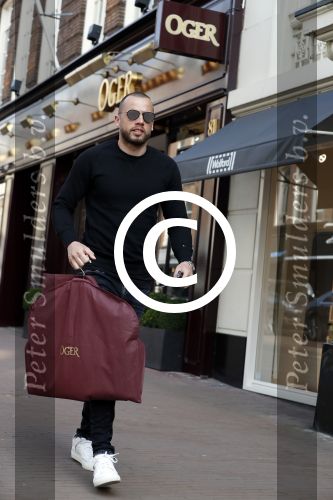 Amsterdam 28 maart 2017
Johnny heitinga met fans voor de deur bij Oger op de pc hooftstraat