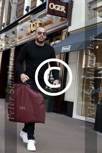 Amsterdam 28 maart 2017
Johnny heitinga met fans voor de deur bij Oger op de pc hooftstraat