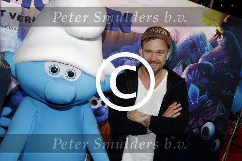 Amsterdam 18 maart 2017 
premiere Smurfen in  Pathe Arena. Johnny de Mol Pip Pellens en Kees Tol