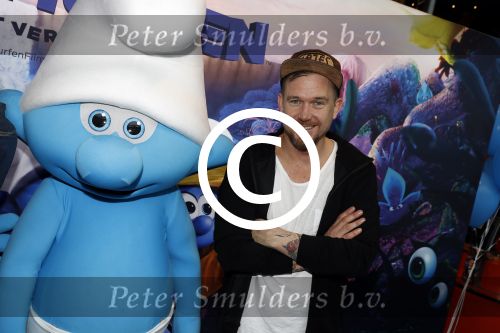Amsterdam 18 maart 2017 
premiere Smurfen in  Pathe Arena. Johnny de Mol Pip Pellens en Kees Tol