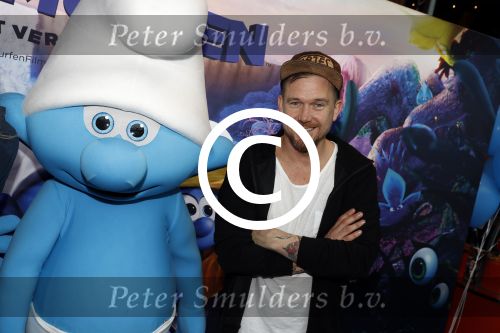 Amsterdam 18 maart 2017 
premiere Smurfen in  Pathe Arena. Johnny de Mol Pip Pellens en Kees Tol