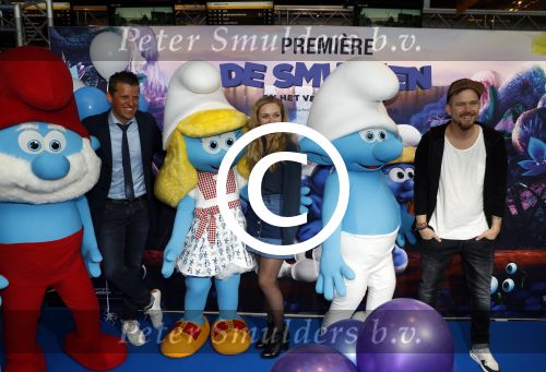 Amsterdam 18 maart 2017 
premiere Smurfen in  Pathe Arena. Johnny de Mol Pip Pellens en Kees Tol