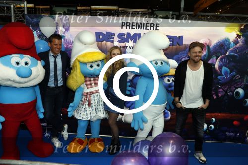 Amsterdam 18 maart 2017 
premiere Smurfen in  Pathe Arena. Johnny de Mol Pip Pellens en Kees Tol