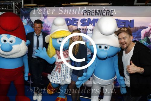 Amsterdam 18 maart 2017 
premiere Smurfen in  Pathe Arena. Johnny de Mol Pip Pellens en Kees Tol