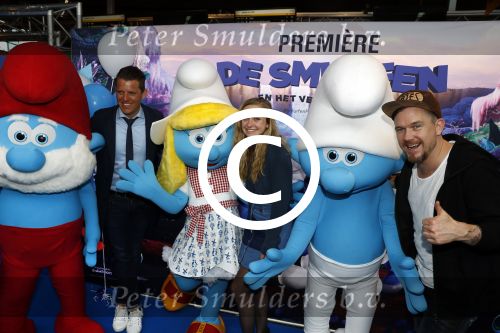 Amsterdam 18 maart 2017 
premiere Smurfen in  Pathe Arena. Johnny de Mol Pip Pellens en Kees Tol