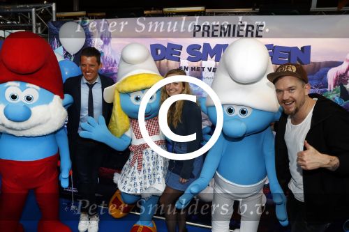 Amsterdam 18 maart 2017 
premiere Smurfen in  Pathe Arena. Johnny de Mol Pip Pellens en Kees Tol