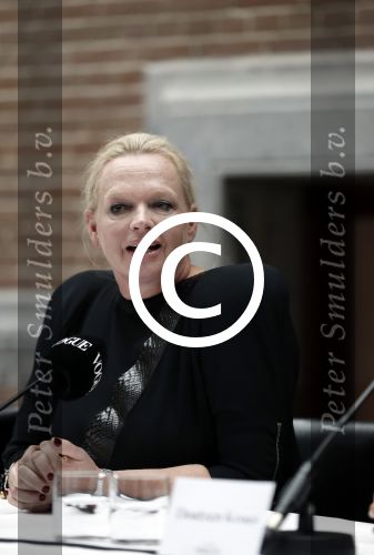 Amsterdam 8 maart 2017
Voque 5 jaar. Op de cover staan Doutzen Kroes en Lara Stone. Mario Testino is de fotograaf . Hoofdredaktrice Karin Swerink is ook aanwezig in het conservatorium hotel.