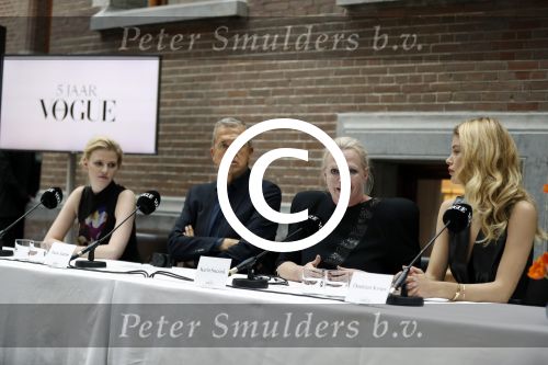 Amsterdam 8 maart 2017
Voque 5 jaar. Op de cover staan Doutzen Kroes en Lara Stone. Mario Testino is de fotograaf . Hoofdredaktrice Karin Swerink is ook aanwezig in het conservatorium hotel.