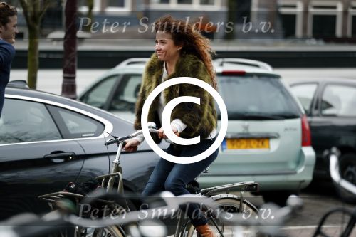 Amsterdam 19 maart 2017 
Freek v Noortwijk heeft een nieuw broodje kebap ontwikkeld . Zijn verloofde/vriendin Katja Schuurman kwam gezellig langs op de fiets.