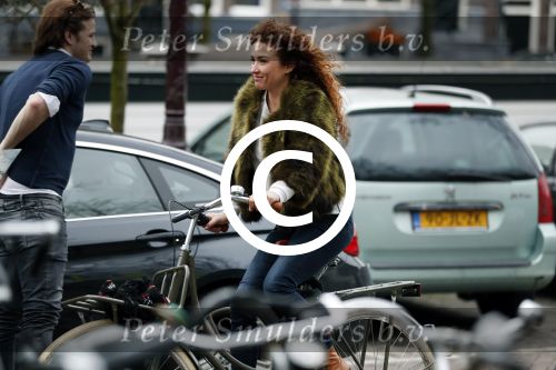 Amsterdam 19 maart 2017 
Freek v Noortwijk heeft een nieuw broodje kebap ontwikkeld . Zijn verloofde/vriendin Katja Schuurman kwam gezellig langs op de fiets.