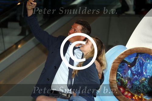 Amsterdam 18 maart 2017 
premiere Smurfen in  Pathe Arena. Kees Tol met Pip Pellens