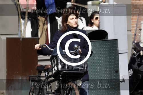 Amsterdam 23 maart 2017  
Kim v Kooten op de fiets in amsterdam zuid