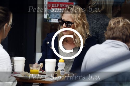 Amsterdam 4 april 2017  
Kimberley Klaver met een vriendin op terras