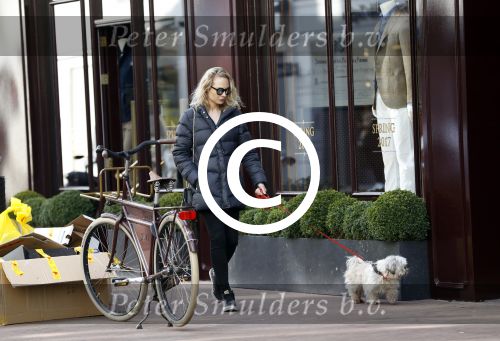 Amsterdam 24 maart 2017  
Kimberley Klaver met hond in amsterdam zuid