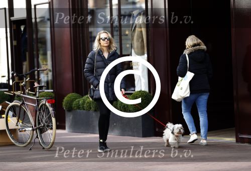 Amsterdam 24 maart 2017  
Kimberley Klaver met hond in amsterdam zuid