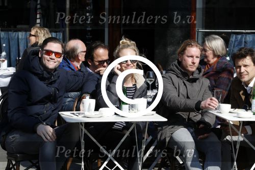 Amsterdam 23 maart 2017  
Kimberly Klaver en haar man Bas Schothorst op terras in Amsterdam