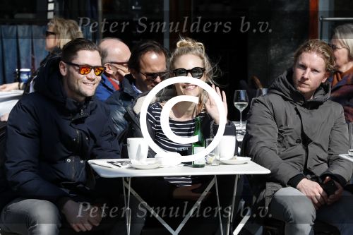 Amsterdam 23 maart 2017  
Kimberly Klaver en haar man Bas Schothorst op terras in Amsterdam