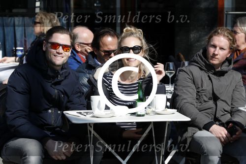 Amsterdam 23 maart 2017  
Kimberly Klaver en haar man Bas Schothorst op terras in Amsterdam