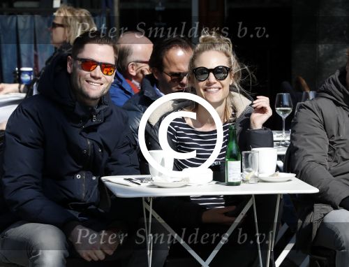 Amsterdam 23 maart 2017  
Kimberly Klaver en haar man Bas Schothorst op terras in Amsterdam