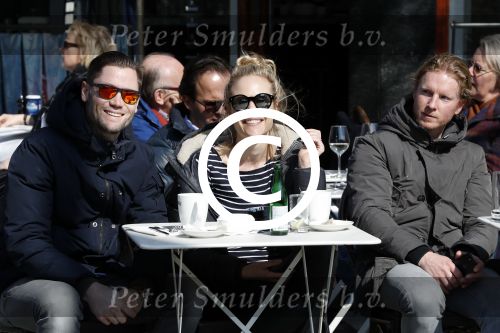 Amsterdam 23 maart 2017  
Kimberly Klaver en haar man Bas Schothorst op terras in Amsterdam