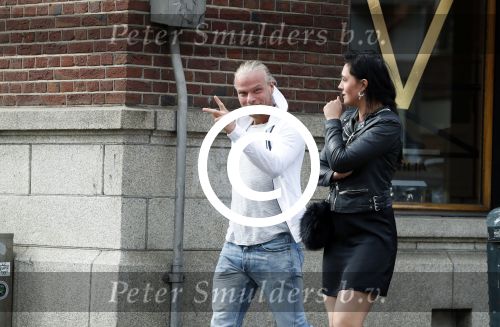 Amsterdam 19 maart 2017 
Koen Verweij met (een) vriendin op straat in Amsterdam zuid.