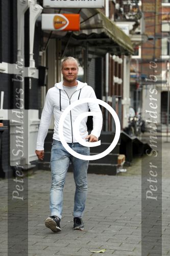 Amsterdam 19 maart 2017 
Koen Verweij met (een) vriendin op straat in Amsterdam zuid.