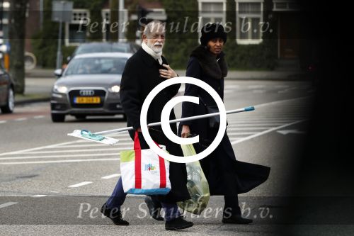 Amsterdam 19 maart 2017
Laetitia Griffith met haar man op straat in Amsterdam zuid.