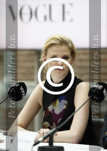 Amsterdam 8 maart 2017
Voque 5 jaar. Op de cover staan Doutzen Kroes en Lara Stone. Mario Testino is de fotograaf . Hoofdredaktrice Karin Swerink is ook aanwezig in het conservatorium hotel.