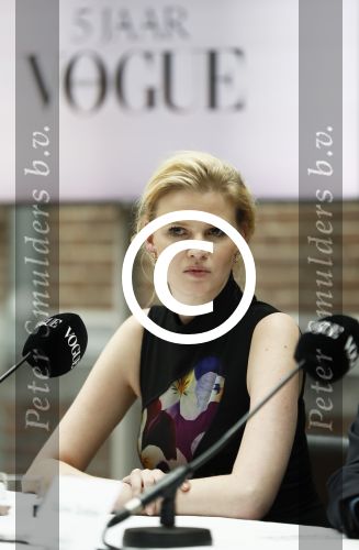 Amsterdam 8 maart 2017
Voque 5 jaar. Op de cover staan Doutzen Kroes en Lara Stone. Mario Testino is de fotograaf . Hoofdredaktrice Karin Swerink is ook aanwezig in het conservatorium hotel.
