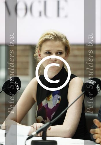 Amsterdam 8 maart 2017
Voque 5 jaar. Op de cover staan Doutzen Kroes en Lara Stone. Mario Testino is de fotograaf . Hoofdredaktrice Karin Swerink is ook aanwezig in het conservatorium hotel.