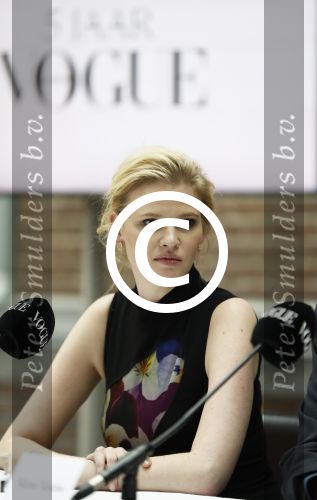 Amsterdam 8 maart 2017
Voque 5 jaar. Op de cover staan Doutzen Kroes en Lara Stone. Mario Testino is de fotograaf . Hoofdredaktrice Karin Swerink is ook aanwezig in het conservatorium hotel.