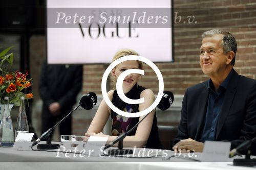 Amsterdam 8 maart 2017
Voque 5 jaar. Op de cover staan Doutzen Kroes en Lara Stone. Mario Testino is de fotograaf . Hoofdredaktrice Karin Swerink is ook aanwezig in het conservatorium hotel.