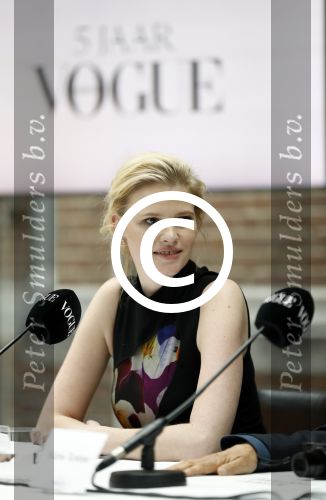 Amsterdam 8 maart 2017
Voque 5 jaar. Op de cover staan Doutzen Kroes en Lara Stone. Mario Testino is de fotograaf . Hoofdredaktrice Karin Swerink is ook aanwezig in het conservatorium hotel.