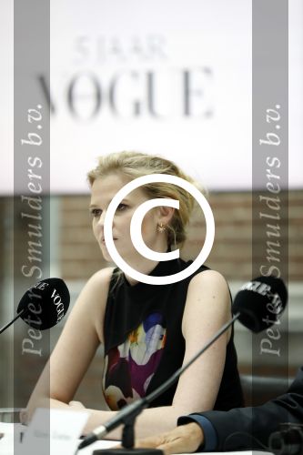 Amsterdam 8 maart 2017
Voque 5 jaar. Op de cover staan Doutzen Kroes en Lara Stone. Mario Testino is de fotograaf . Hoofdredaktrice Karin Swerink is ook aanwezig in het conservatorium hotel.