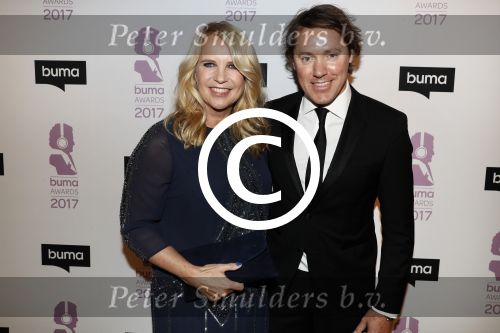 Hilversum 6 maart 2017
Uitreiking Buma awards in studio 21. Linda de Mol met Jeroen Rietbergen en zoon Julian Vahle