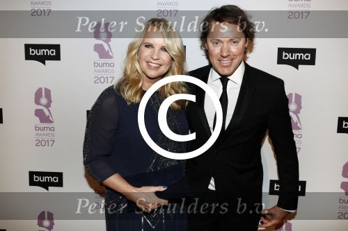 Hilversum 6 maart 2017
Uitreiking Buma awards in studio 21. Linda de Mol met Jeroen Rietbergen en zoon Julian Vahle