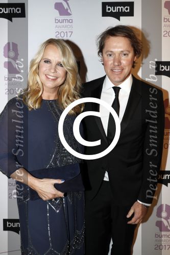 Hilversum 6 maart 2017
Uitreiking Buma awards in studio 21. Linda de Mol met Jeroen Rietbergen en zoon Julian Vahle