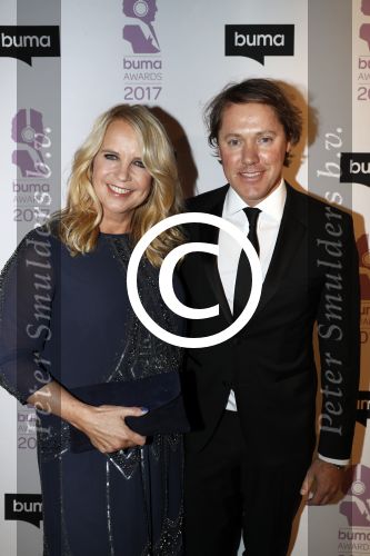Hilversum 6 maart 2017
Uitreiking Buma awards in studio 21. Linda de Mol met Jeroen Rietbergen en zoon Julian Vahle
