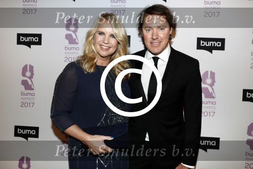 Hilversum 6 maart 2017
Uitreiking Buma awards in studio 21. Linda de Mol met Jeroen Rietbergen en zoon Julian Vahle