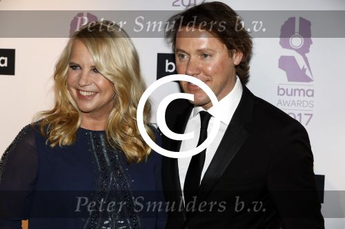 Hilversum 6 maart 2017
Uitreiking Buma awards in studio 21. Linda de Mol met Jeroen Rietbergen en zoon Julian Vahle