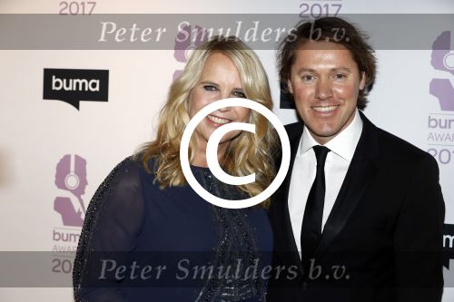 Hilversum 6 maart 2017
Uitreiking Buma awards in studio 21. Linda de Mol met Jeroen Rietbergen en zoon Julian Vahle