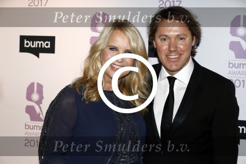 Hilversum 6 maart 2017
Uitreiking Buma awards in studio 21. Linda de Mol met Jeroen Rietbergen en zoon Julian Vahle